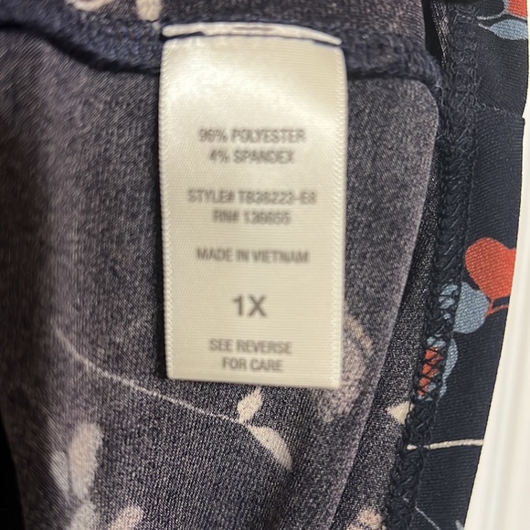 Navy floral top - Picture 4 of 5